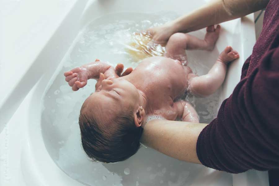 Dịch vụ tắm bé chuẩn y khoa - Happy Mum Care